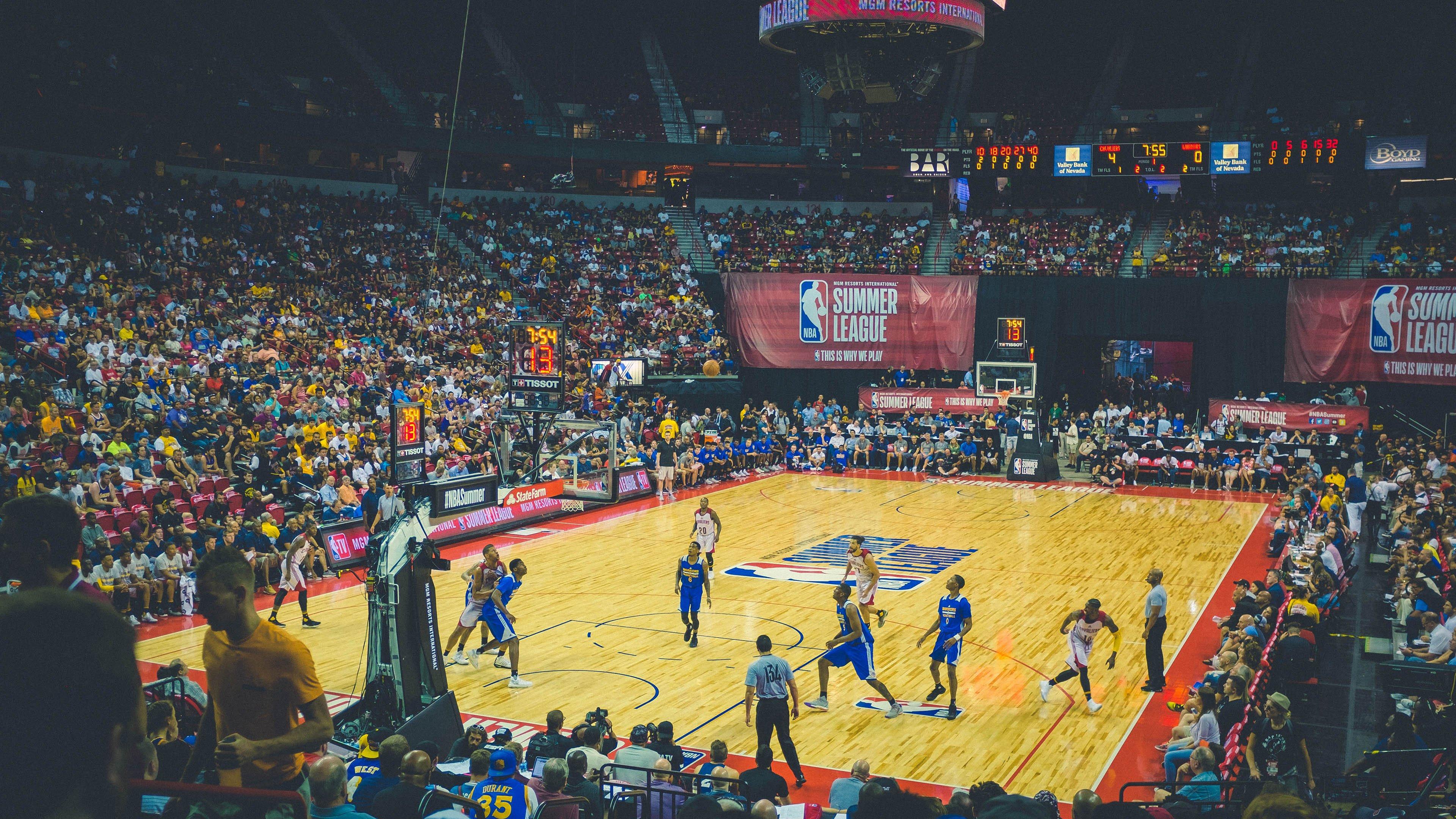 意甲联赛激战正酣，国际米兰领跑积分榜，尤文图斯紧追不舍|AYX SPORTS