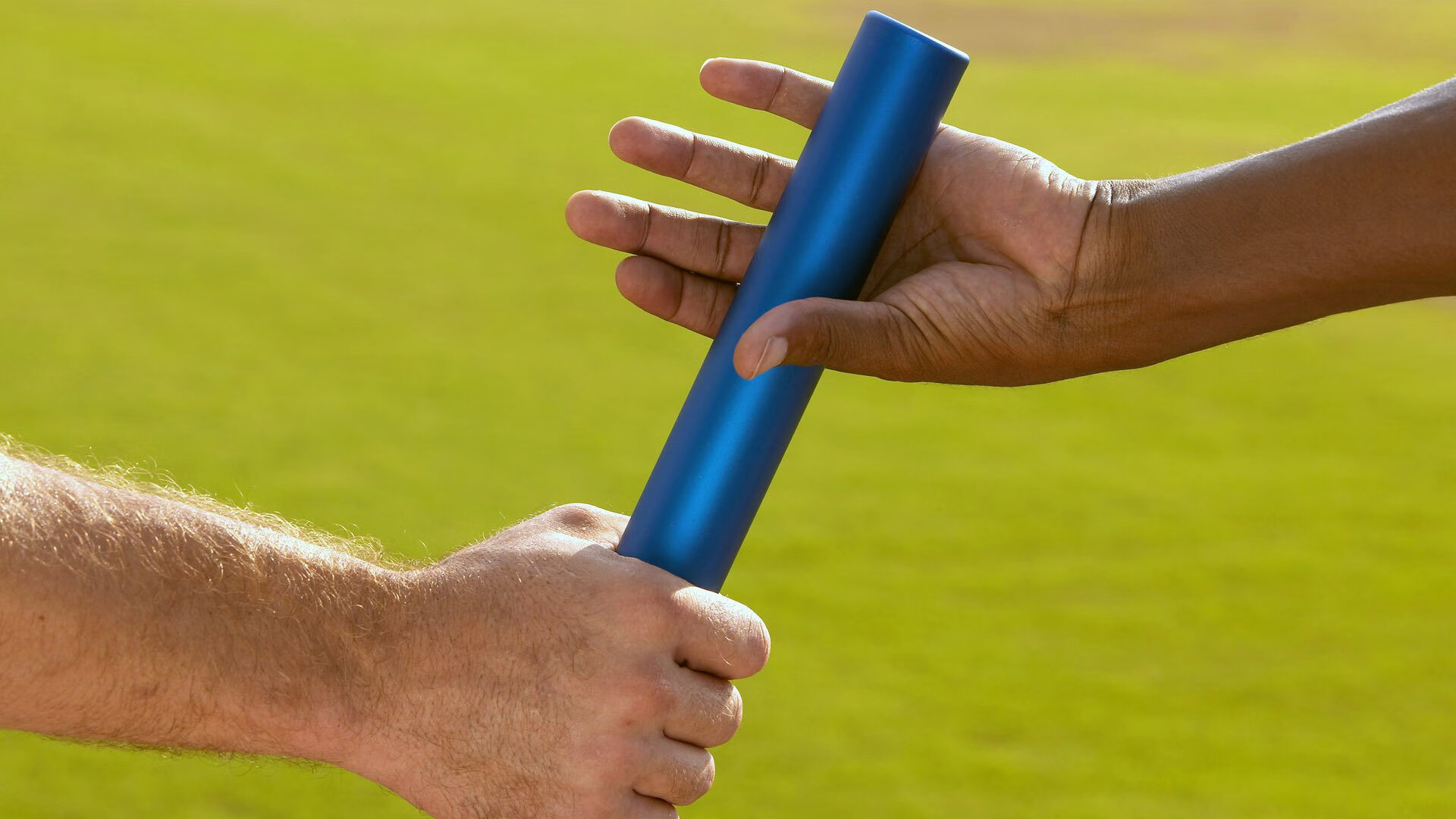 爱游戏官方网站_国际帆船赛激烈角逐，顶尖选手展现非凡技艺