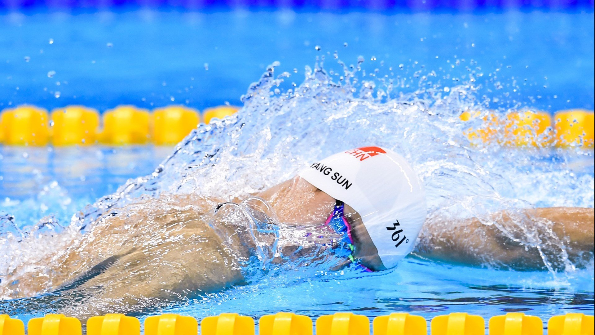 自由泳巅峰对决,世界纪录保持者与新生代天才的激烈较量